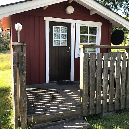 Bjoersjoeas Vildmark - Small Camping Cabin Close To Nature Olofstorp ภายนอก รูปภาพ