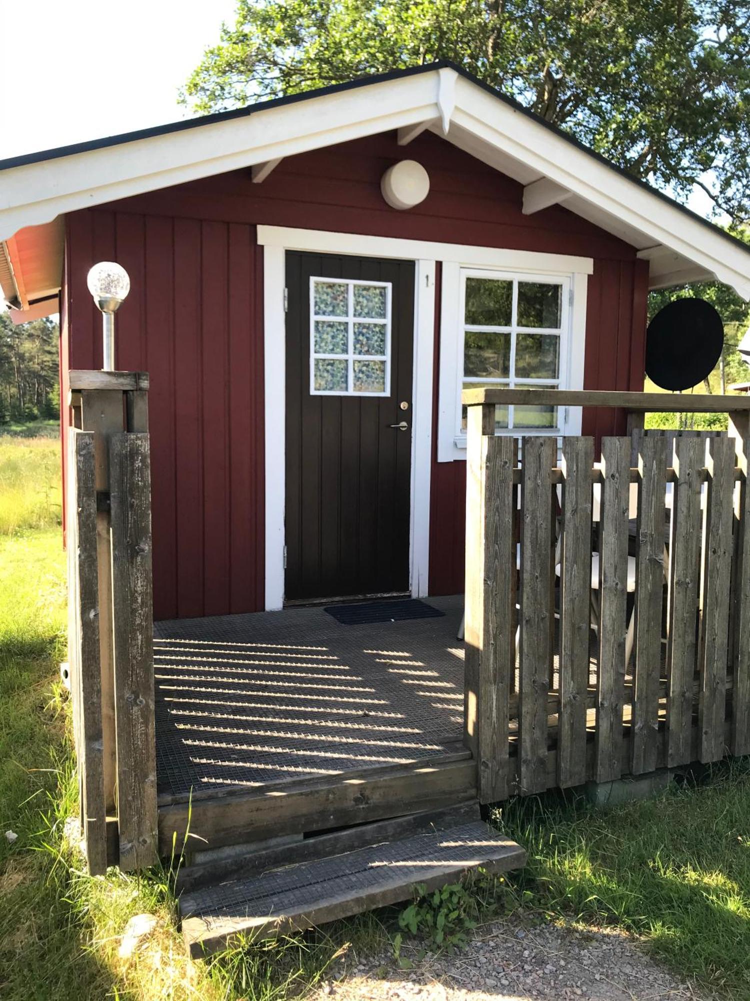 Bjoersjoeas Vildmark - Small Camping Cabin Close To Nature Olofstorp ภายนอก รูปภาพ